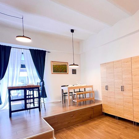 Aumetz Square Apartment Idrija Exteriör bild