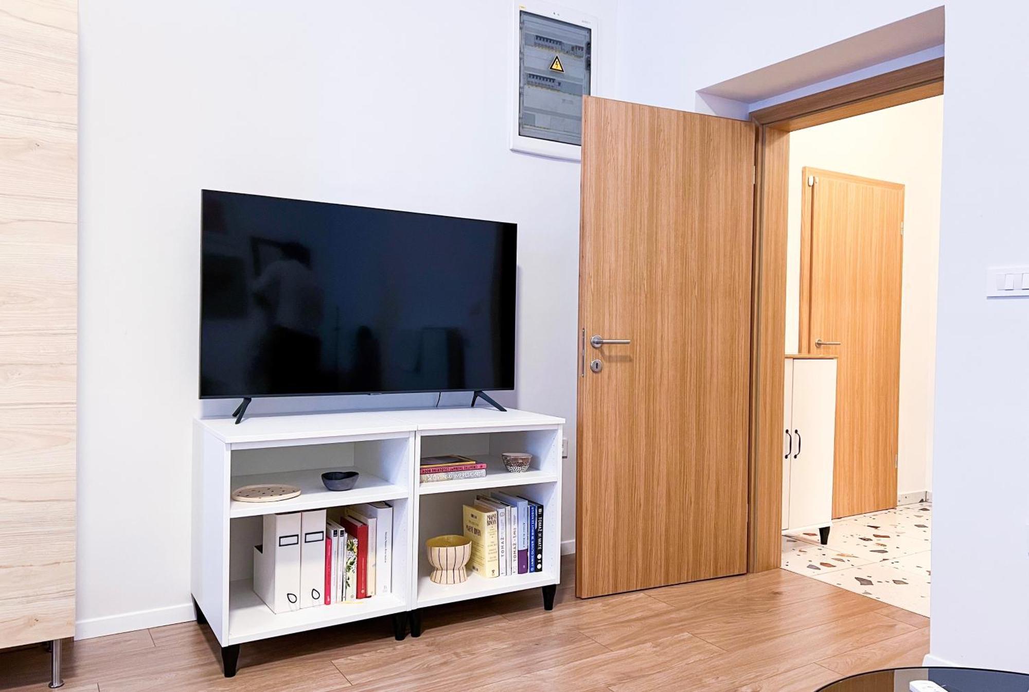 Aumetz Square Apartment Idrija Exteriör bild