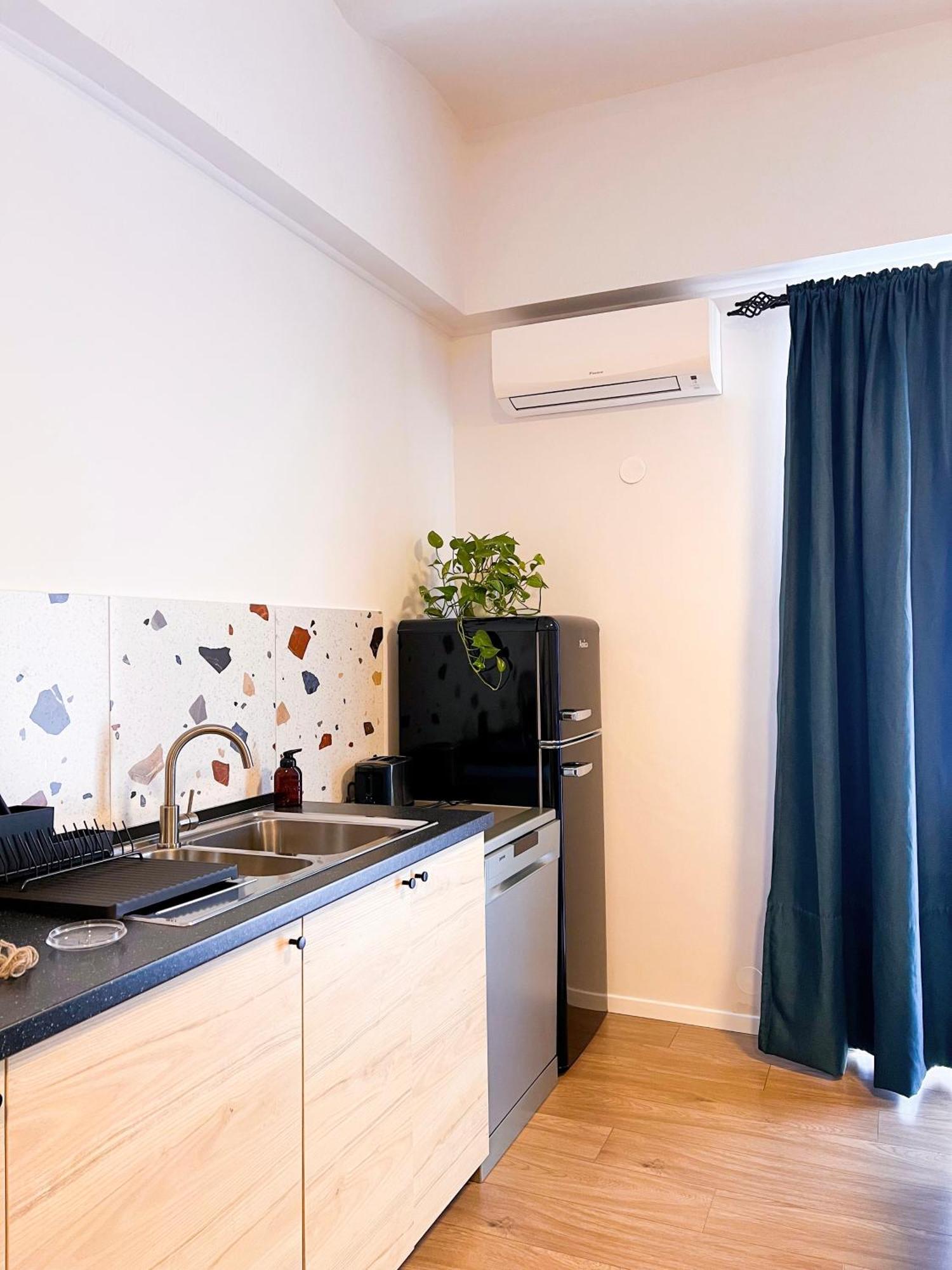 Aumetz Square Apartment Idrija Exteriör bild