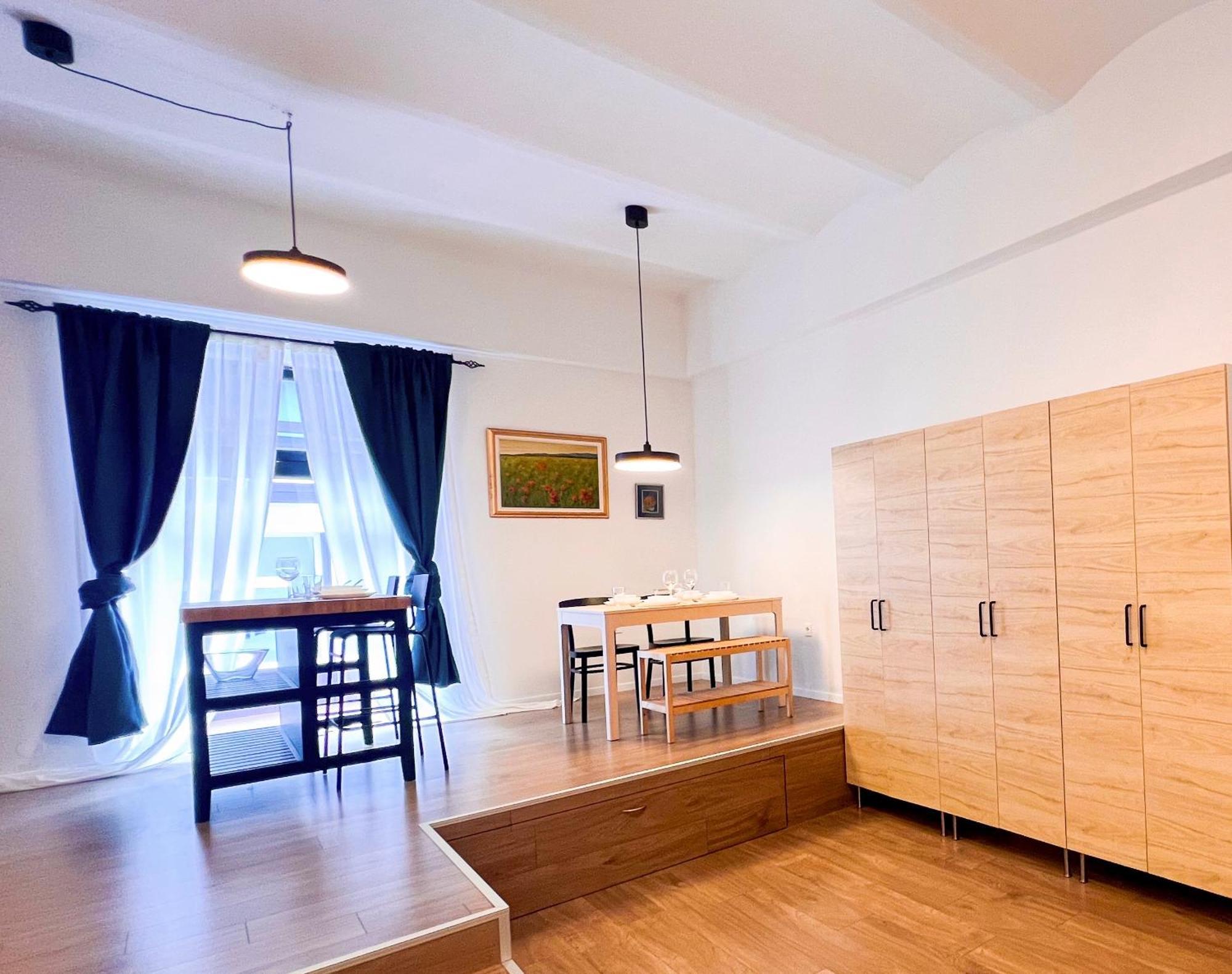 Aumetz Square Apartment Idrija Exteriör bild